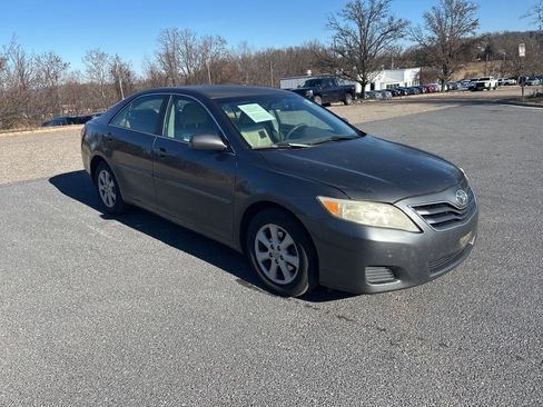 Used 2010 Toyota Camry LE image 1