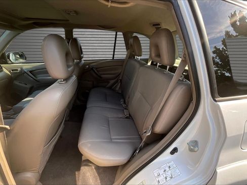 Used 2004 Toyota RAV4 4WD image 21