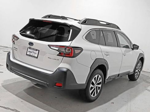 Used 2024 Subaru Outback Premium AWD/4WD image 6