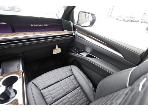 New 2026 Cadillac Escalade ESV Platinum Sport w/ LPO, ONYX Package AWD/4WD image 10