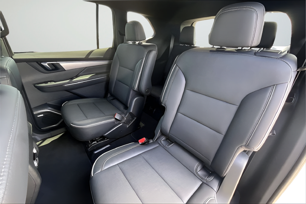 Used 2025 Buick Enclave Preferred FWD image 18