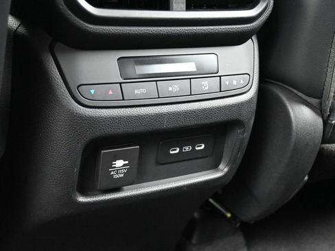 Used 2025 Honda Pilot TrailSport image 39