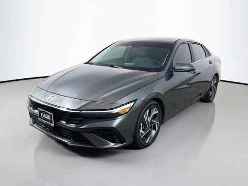 Used 2024 Hyundai Elantra Limited FWD image 3
