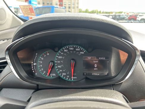 Used 2022 Chevrolet Trax LT w/ LT Convenience Package image 23