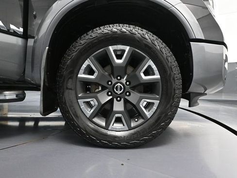 Used 2021 Nissan Titan Platinum Reserve w/ Moonroof Package image 16