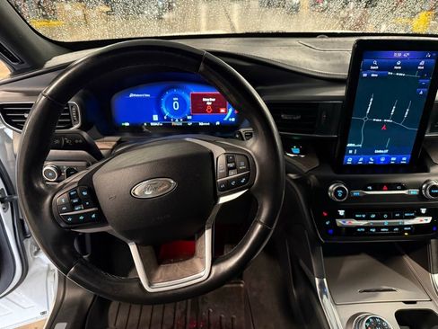 Used 2020 Ford Explorer Platinum w/ Premium Technology Package image 12