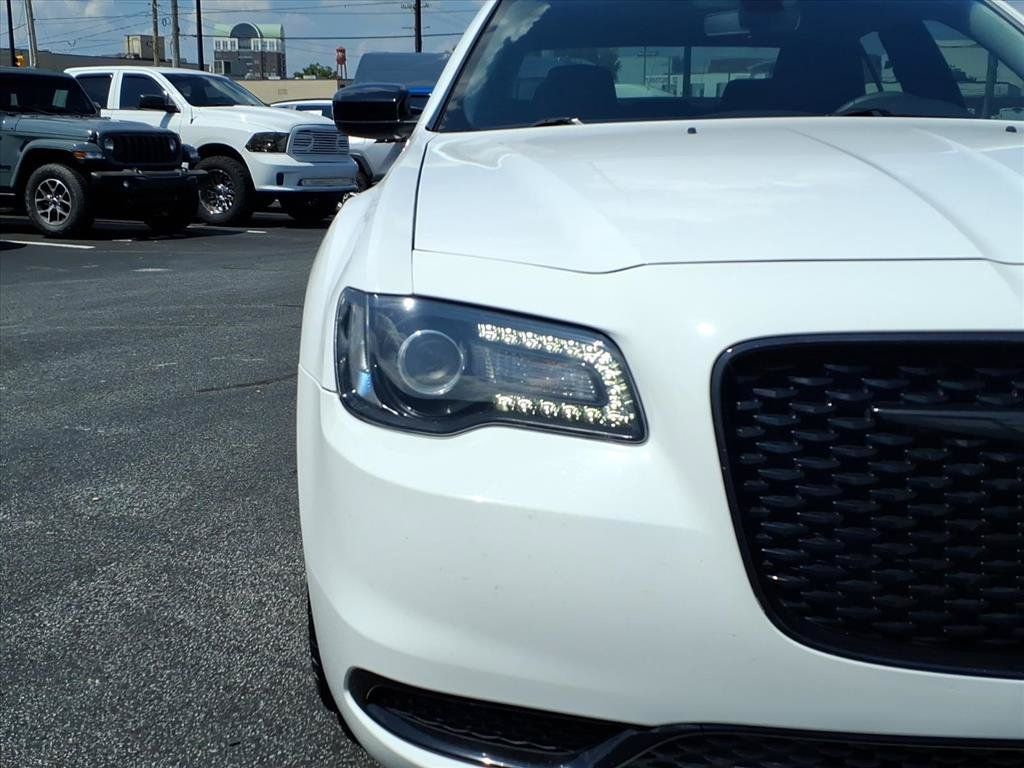 Used 2023 Chrysler 300 Touring w/ Sport Appearance Package RWD image 22