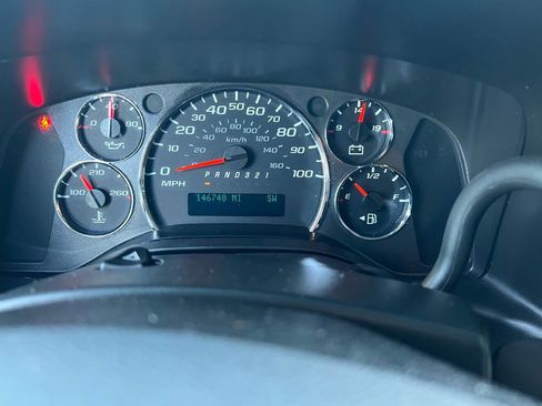 Used 2011 GMC Savana 1500 image 28