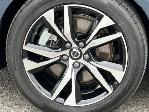 Certified 2025 Volvo S60 B5 Core FWD image 32