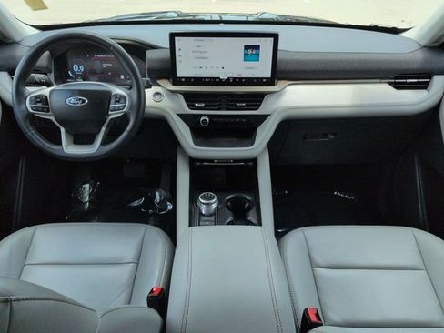 Certified 2025 Ford Explorer Active w/ Active Comfort Package RWD image 15