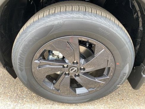 New 2026 Nissan Rogue SV w/ Cold Weather Package AWD/4WD image 25