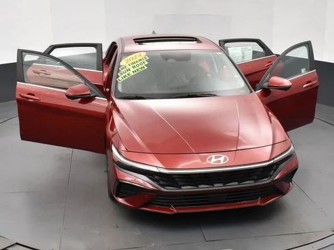 Used 2024 Hyundai Elantra Limited FWD image 10