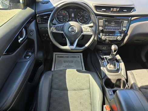 Used 2022 Nissan Rogue Sport SV w/ Technology Package image 3