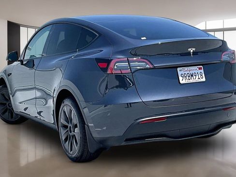 Used 2025 Tesla Model Y Long Range RWD image 4