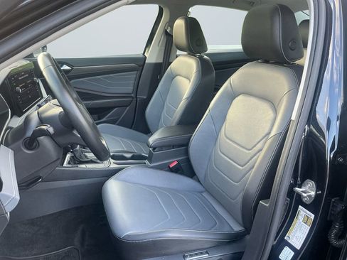 Used 2025 Volkswagen Jetta SEL image 7