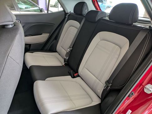 Used 2025 Hyundai Venue SEL FWD image 24
