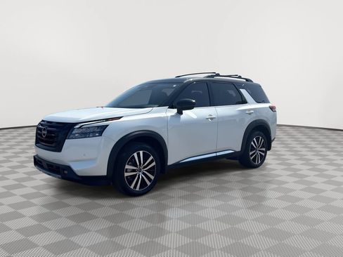 Certified 2025 Nissan Pathfinder Platinum w/ Black Appearance Package AWD/4WD image 6