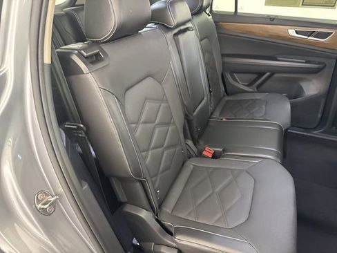 Used 2024 Volkswagen Atlas SE image 30
