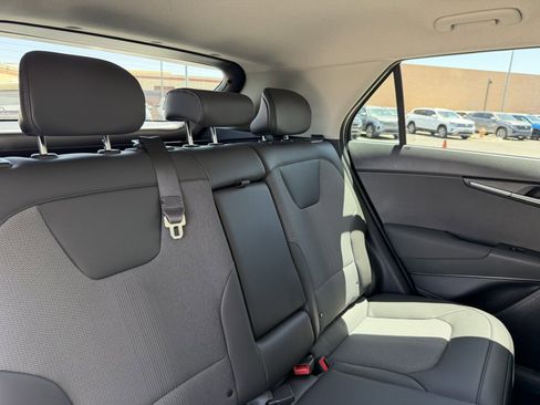 Used 2025 Kia Niro EX FWD image 38