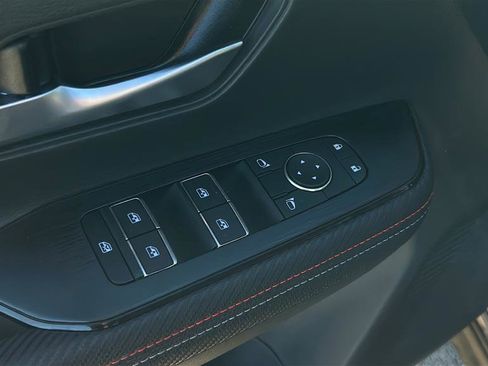 Used 2025 Nissan Kicks SR image 9