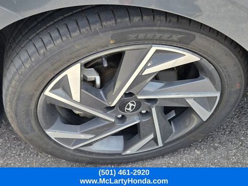 Used 2024 Hyundai Elantra Limited FWD image 7