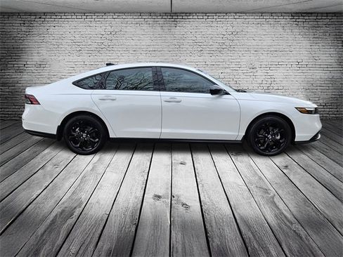 Certified 2025 Honda Accord SE image 6