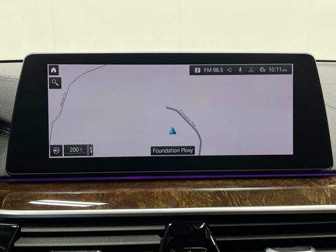 Used 2020 BMW 530e xDrive w/ Premium Package image 10