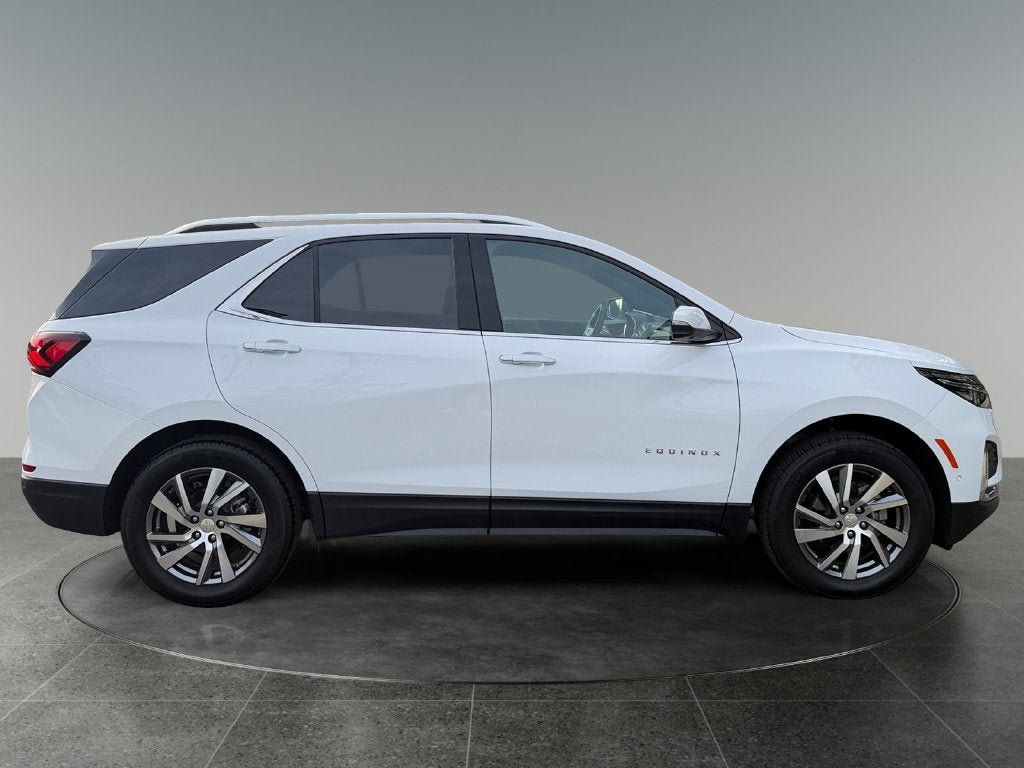 Used 2023 Chevrolet Equinox Premier AWD/4WD image 11