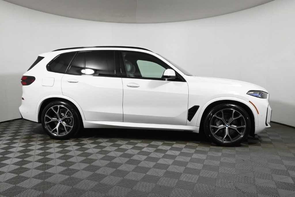 Used 2026 BMW X5 xDrive50e w/ M Sport Package AWD/4WD image 8