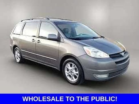 Used 2005 Toyota Sienna XLE w/ XLE Pkg 4 FWD image 1