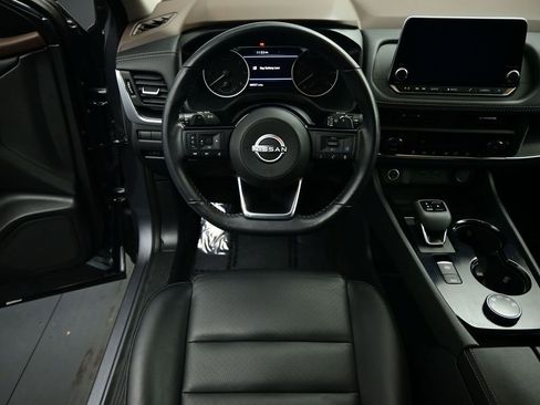 Used 2023 Nissan Rogue SV w/ SV Premium B Package image 2