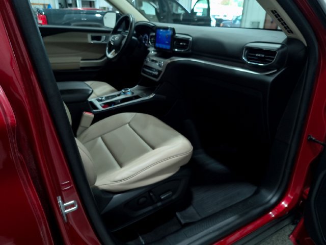 Used 2023 Ford Explorer XLT w/ Equipment Group 202A AWD/4WD image 24