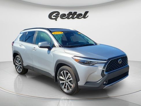 Used 2024 Toyota Corolla Cross XLE w/ Convenience Package image 7