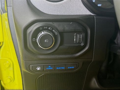Used 2024 Jeep Wrangler Unlimited AWD/4WD image 7