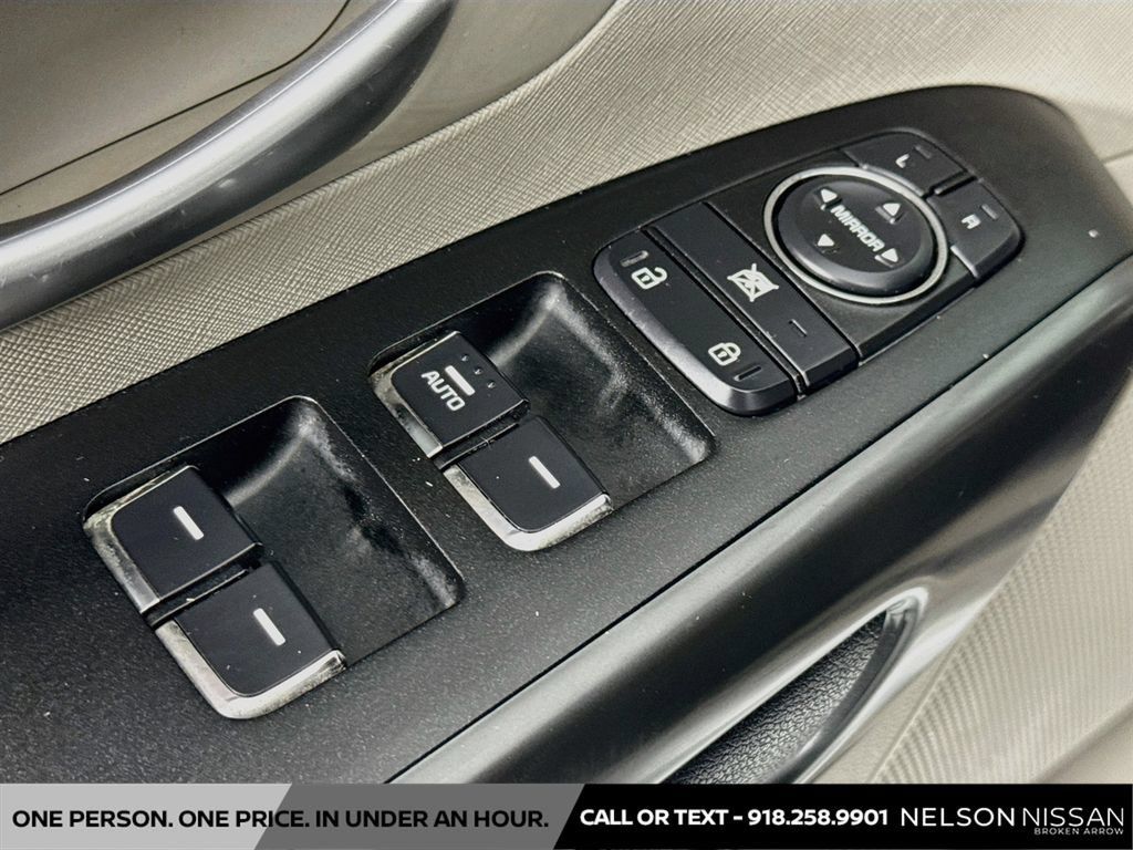 Used 2021 Kia Sedona EX FWD image 17