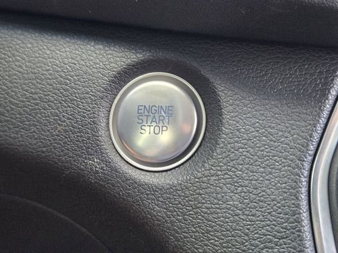 Used 2019 Hyundai Santa Fe SEL image 24