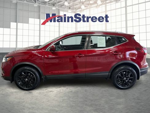 Used 2020 Nissan Rogue Sport SV FWD image 2