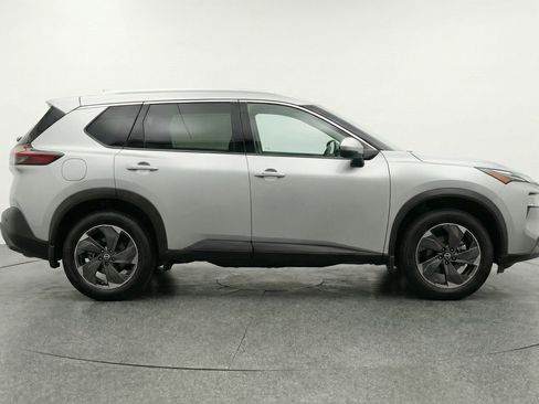 Used 2025 Nissan Rogue SV image 11