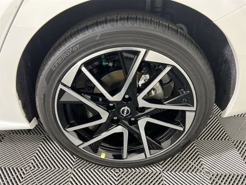 New 2025 Nissan Sentra SR image 19