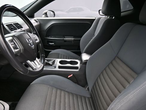 Used 2012 Dodge Challenger R/T image 11