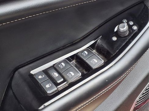 Used 2022 Jeep Grand Cherokee Overland w/ Advanced Protech Group III AWD/4WD image 4