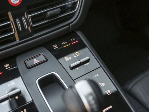 New 2026 Porsche Macan Turbo image 27