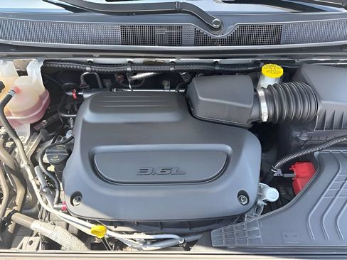 Used 2023 Chrysler Voyager LX FWD image 32