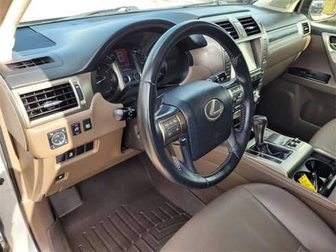 Used 2017 Lexus GX 460 image 15
