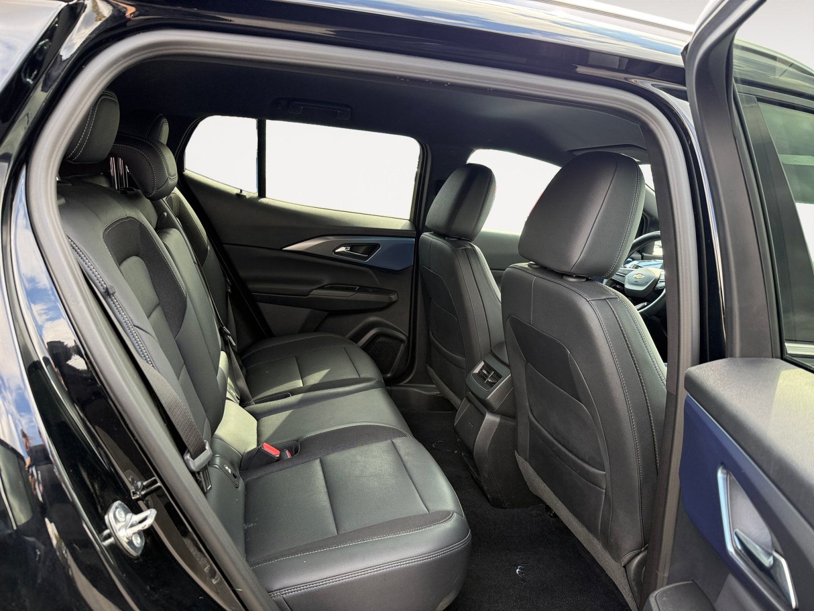 Used 2024 Chevrolet Equinox EV LT FWD image 18