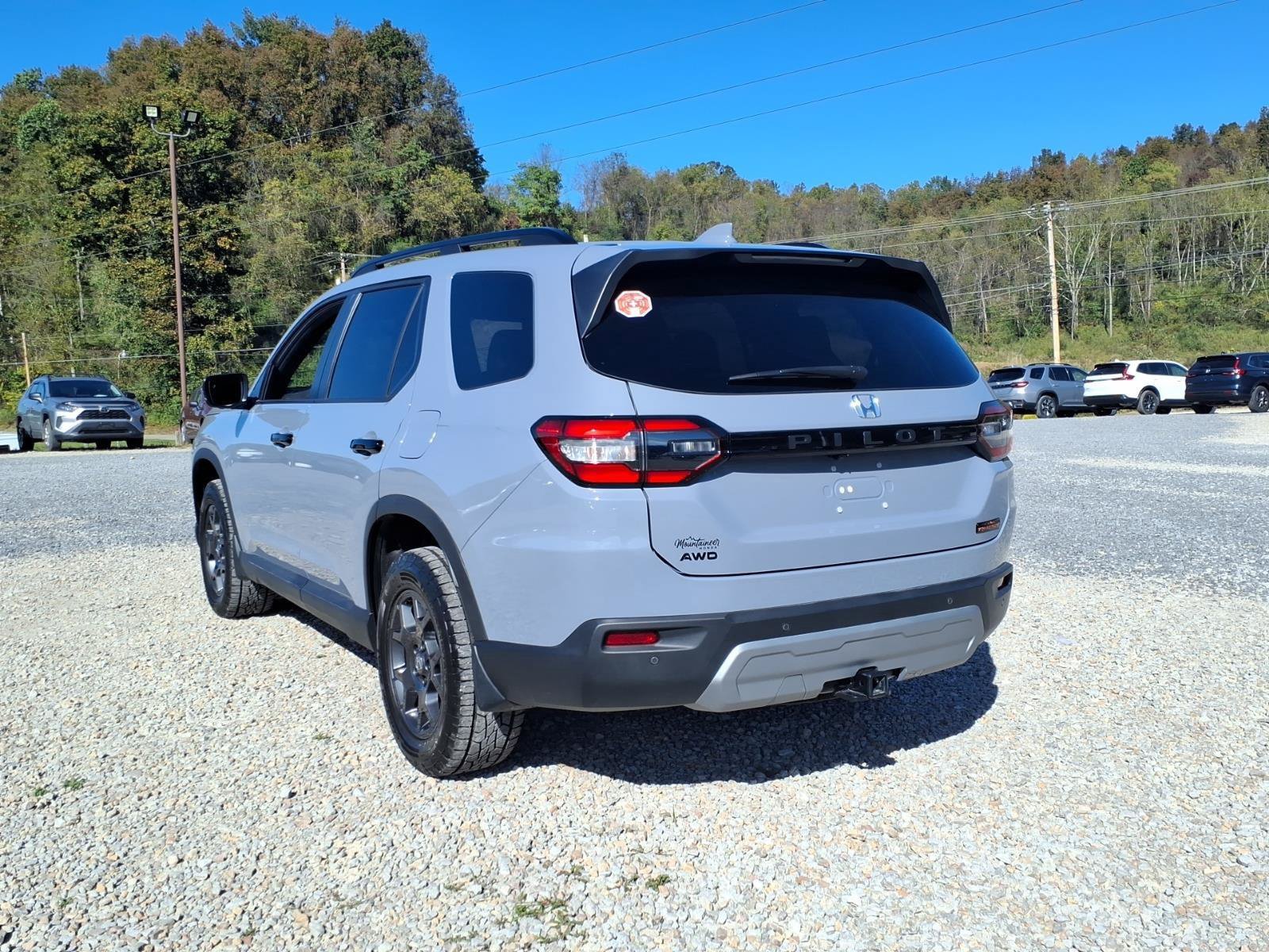Certified 2025 Honda Pilot TrailSport image 8