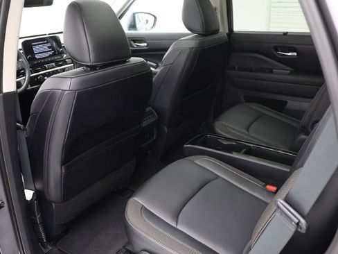 Used 2024 Nissan Pathfinder SL w/ SL Premium Package image 12