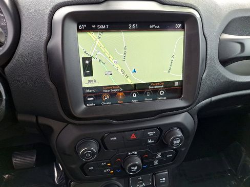 Used 2023 Jeep Renegade Latitude AWD/4WD image 14