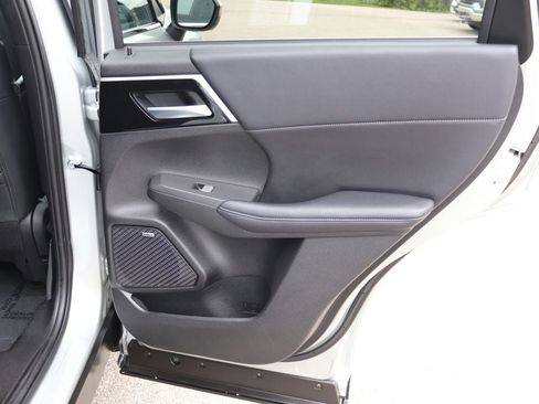 Used 2025 Mitsubishi Outlander SE AWD/4WD image 21
