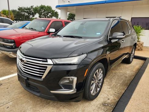 Used 2023 Chevrolet Traverse Premier FWD image 3
